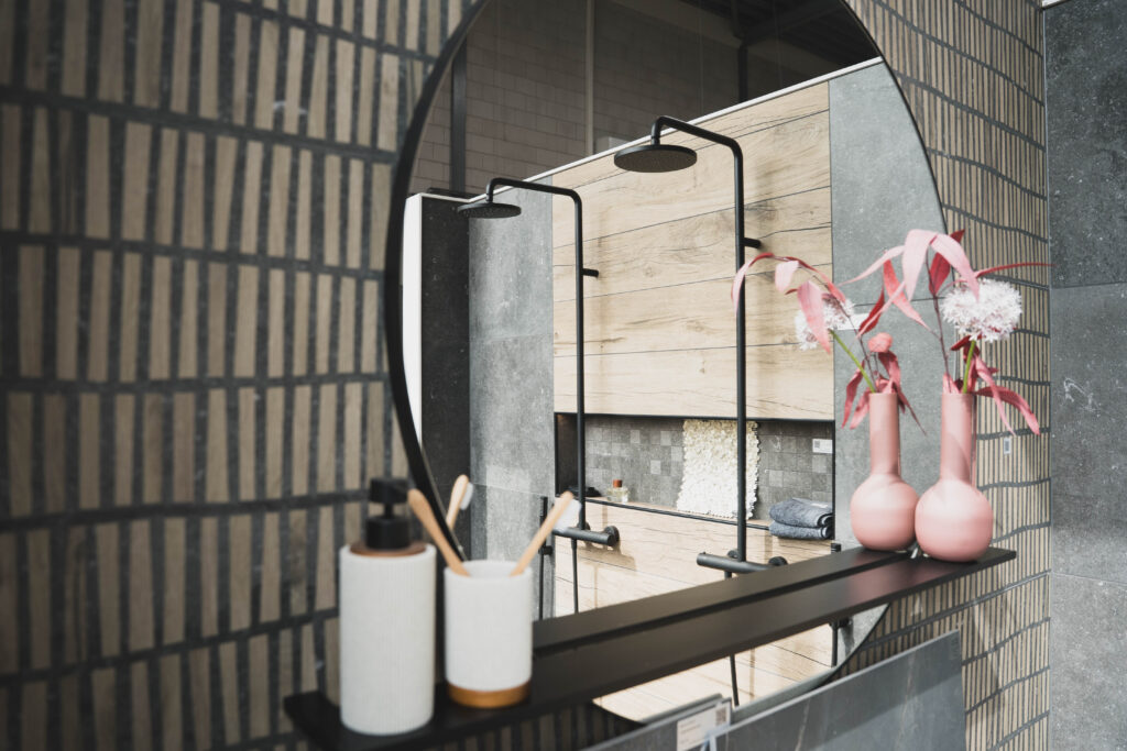 square tegels badkamer betonlook